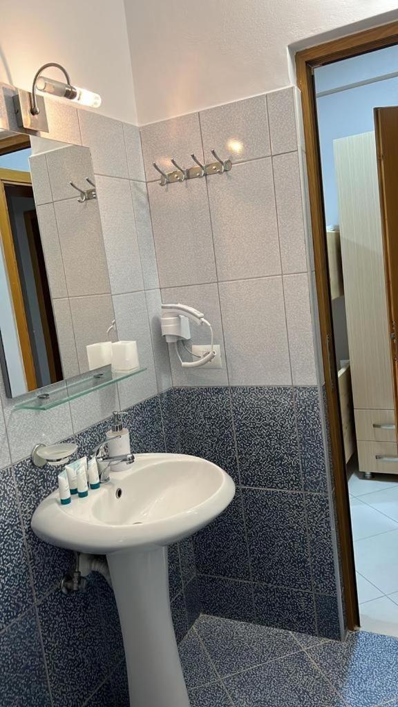 Season Inn Dhërmi Dış mekan fotoğraf