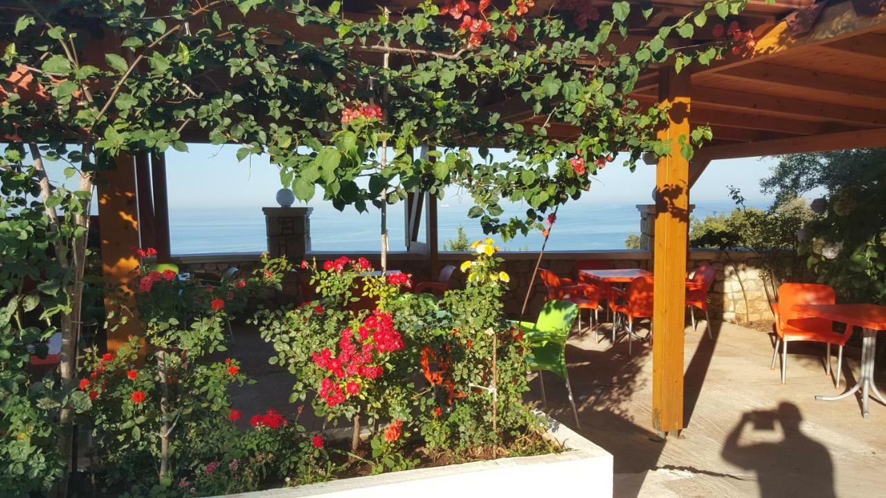 Season Inn Dhërmi Dış mekan fotoğraf